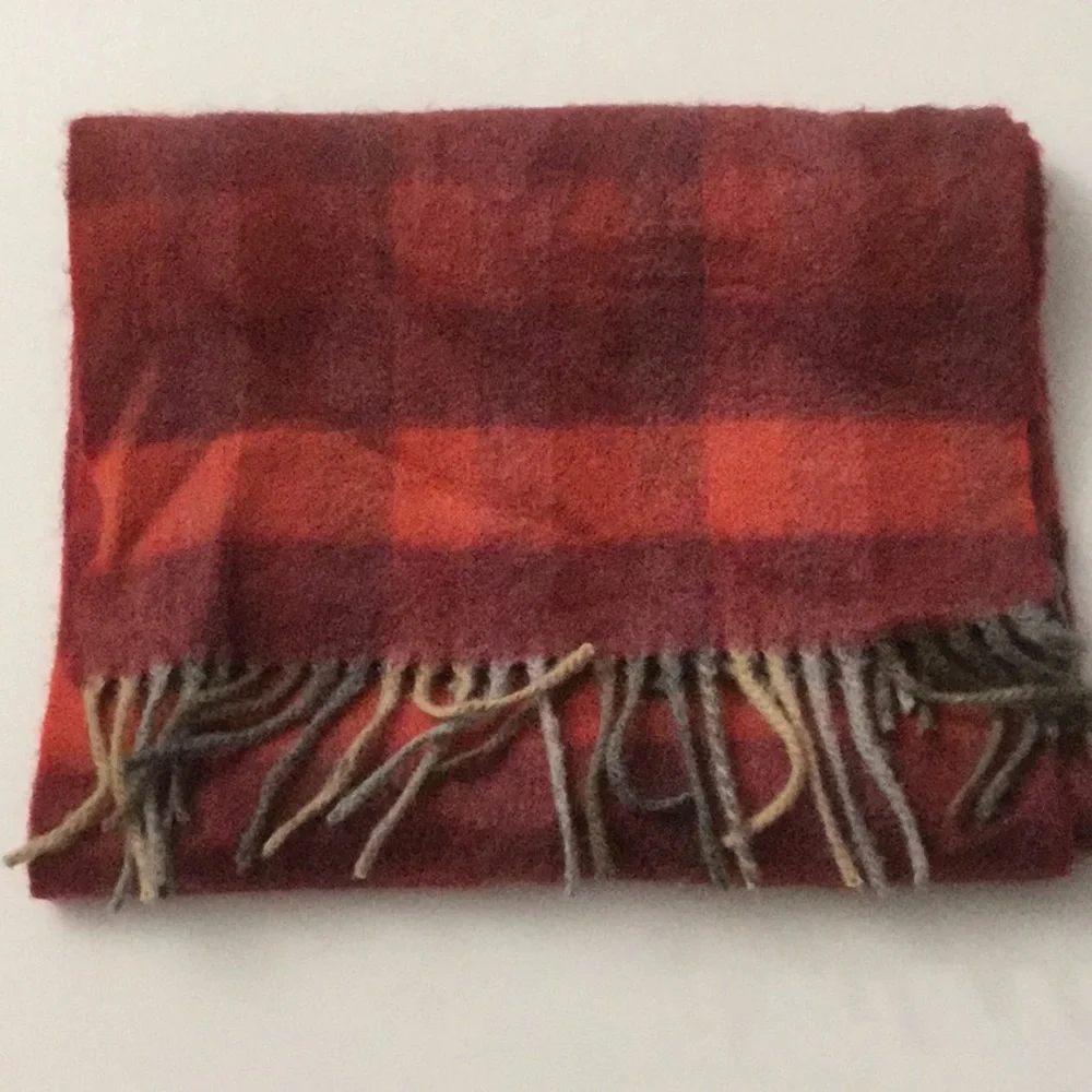 NWOT Scottish Cashmere Scarf Unisex Shades of Red